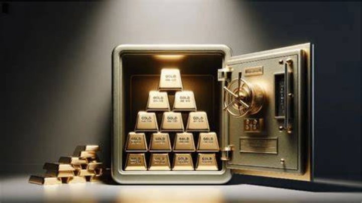 How do you store gold at home?