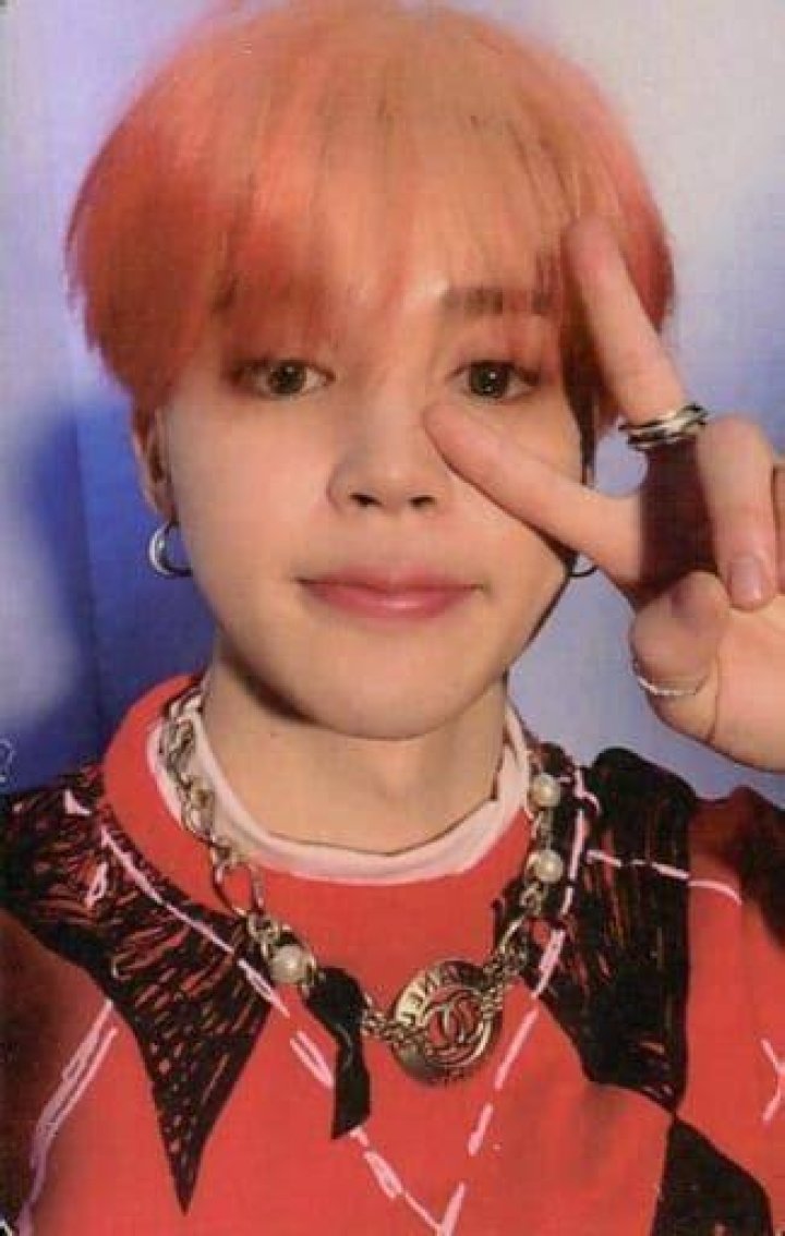 Is Jimin left handed?
